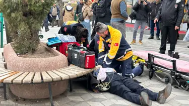 Yolda yürürken kalp krizi geçirdi, dakikalar süren kalp masajıyla hayata döndü