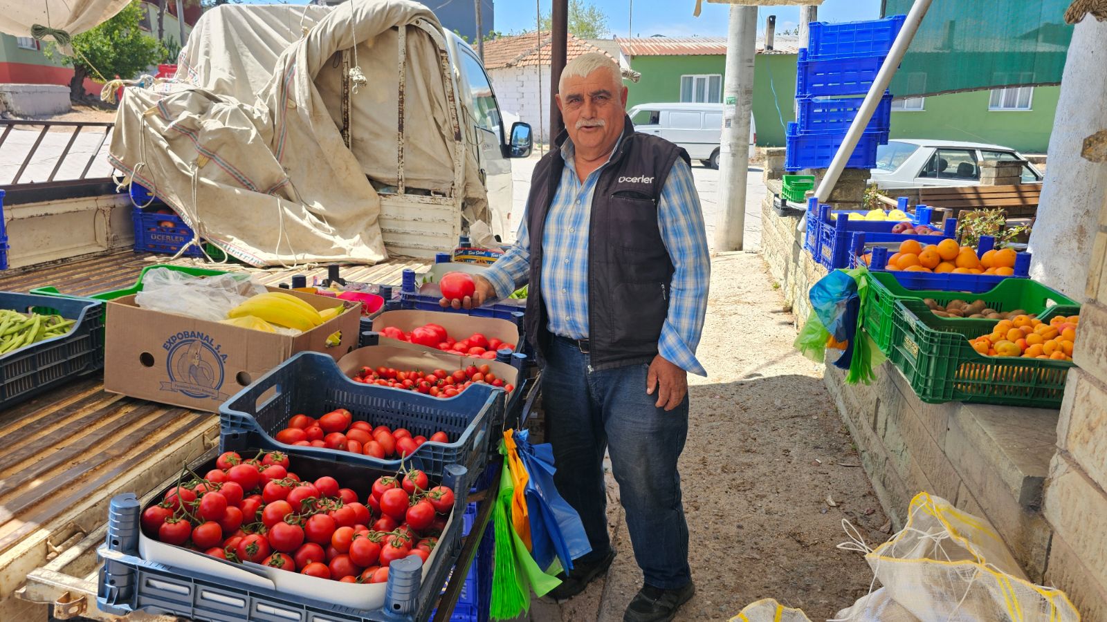 20 yıldır tarlada üretip pazarda satıyor