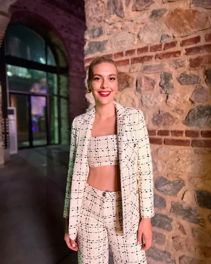 Bergüzar Korel'den eleştirilere yanıt: Ben bu kadarım 3