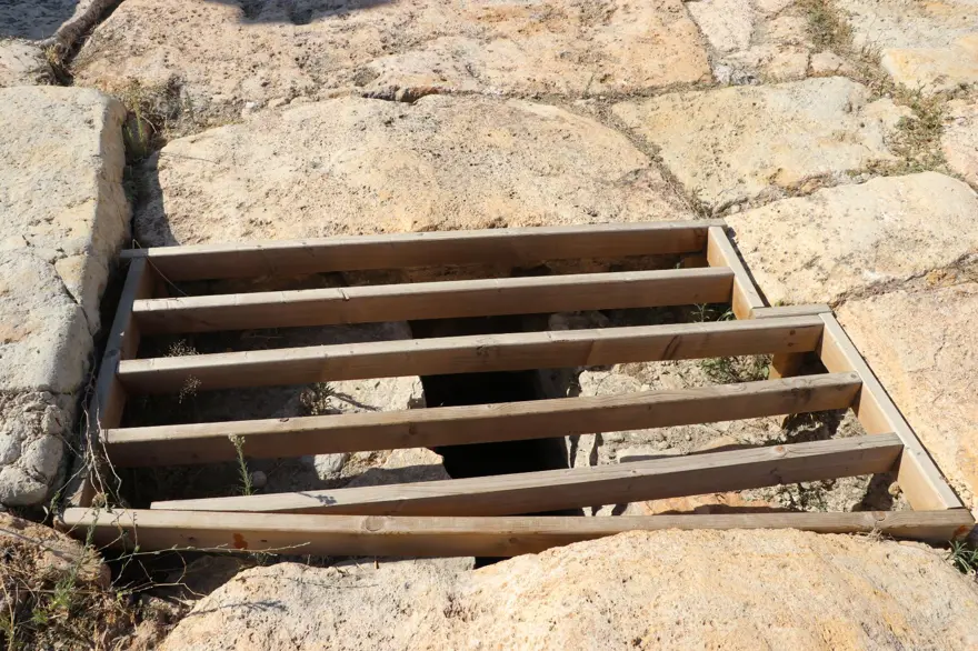 Tripolis Antik Kenti'nde 2 bin yıllık kanalizasyon bulundu 12