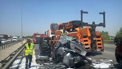 TEM'de zincirleme kaza: TIR ile kamyon arasında sıkıştı