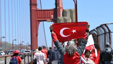 Golden Gate Köprüsü'nde 19 Mayıs coşkusu