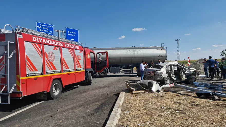 Tanker ile otomobil çarpıştı: 2'si ağır 4 yaralı 1