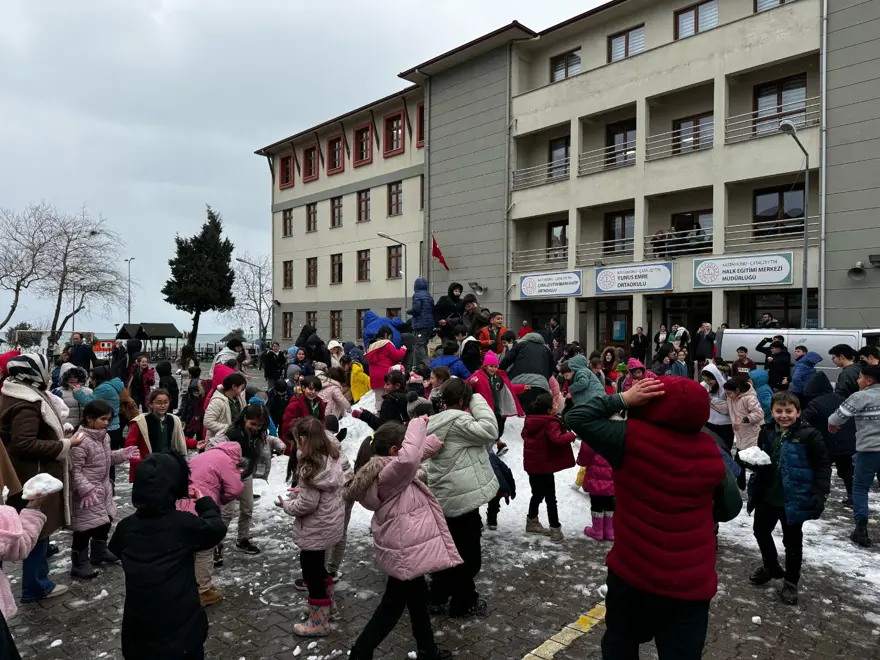 İSTANBUL'DA BUGÜN OKULLAR TATİL Mİ? 1