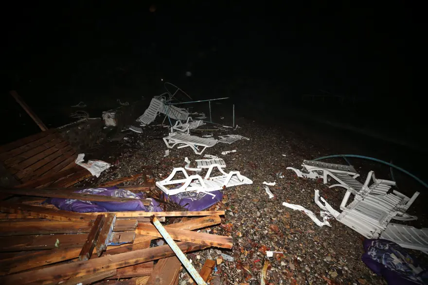 ÇANAKKALE'DE SAĞANAK VE FIRTINA ASSOS'TA ZARARA NEDEN OLDU 10