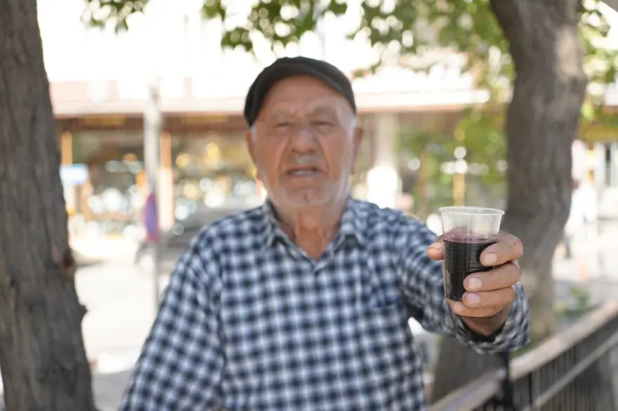 Halk arasında iltihaba iyi geldiği söyleniyor: 40 yıldır günlük olarak hazırlıyor Halk arasında iltihaba iyi geldiği söyleniyor: 40 yıldır günlük olarak hazırlıyor