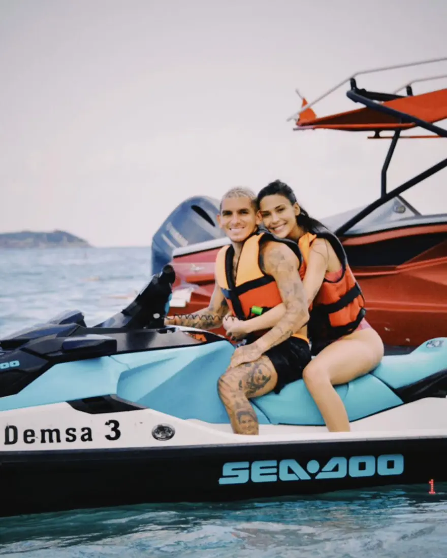 Galatasaraylı Lucas Torreira ile Devrim Özkan'dan aşk pozu 7