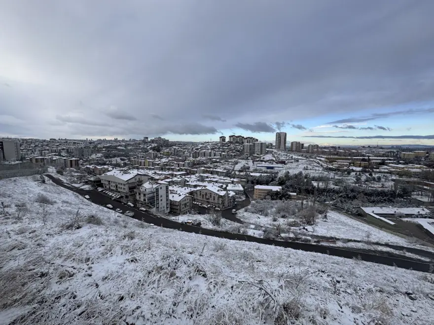 Ankara’da beyaz örtü: Anıtkabir’dekartpostallık görüntü 8