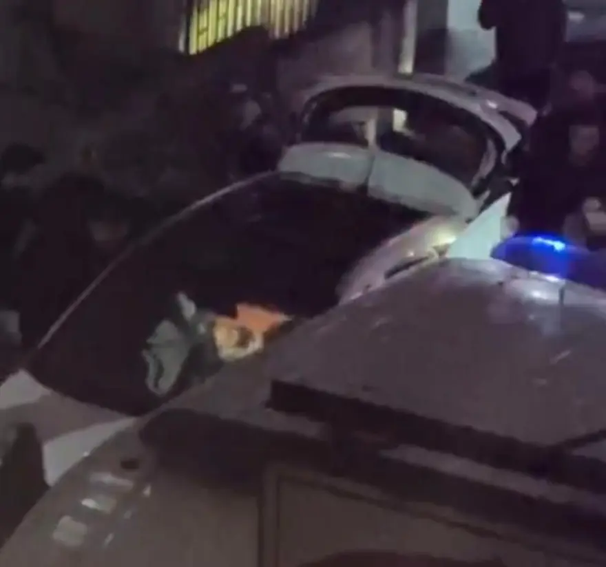 İstanbul’da 4’üncü kattan otomobilin içine düşen işçi ağıryaralandı 1