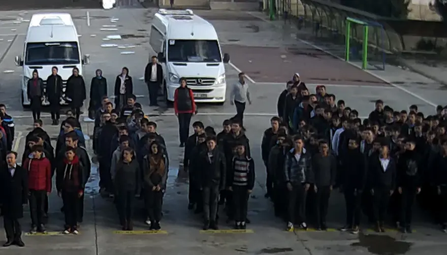 Öğretmen ve müdür yardımcısına öğrencilerden dayak 