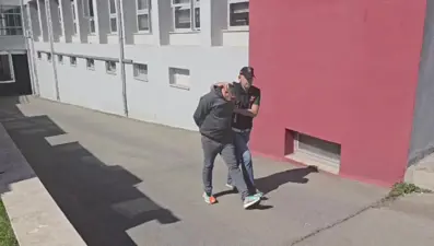 Kilolarca uyuşturucu yapacak hammaddeyle yakalandı, "İçiciyim" dedi