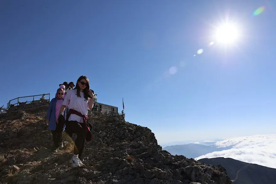 En iyi zirvelerden biri: Deniz seviyesinden 3 bin 200 metre yükseklikte 4