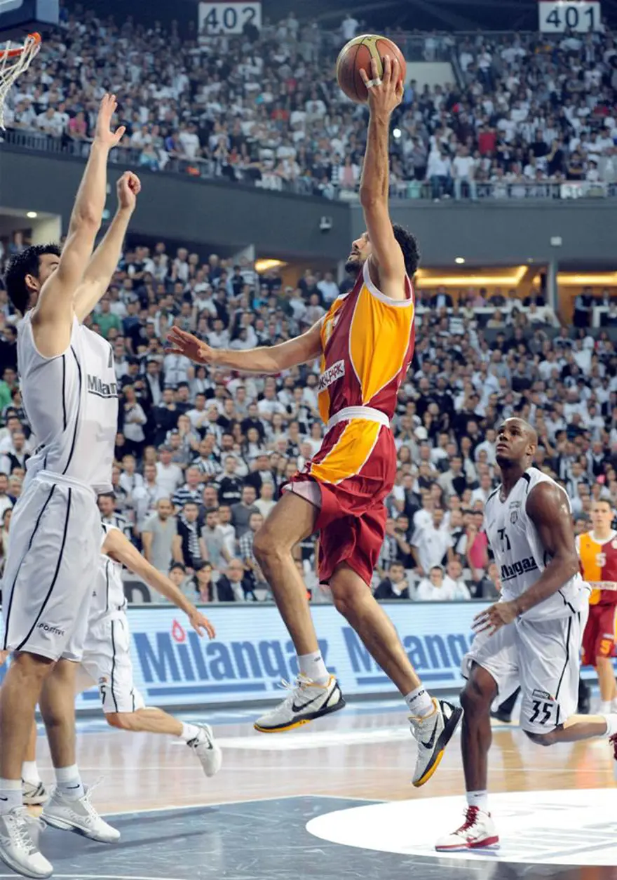 Beşiktaş Milangaz öne geçti 