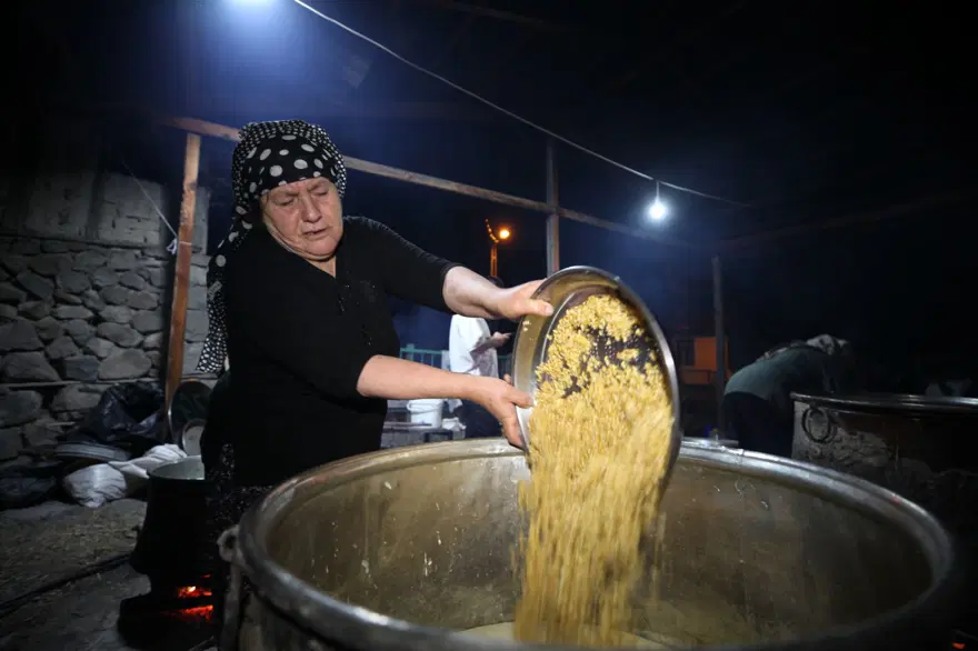 Çankırı'da asırlık gelenek: Bakır kazanlarda pişiriliyor 1 Çankırı'da asırlık gelenek: Bakır kazanlarda pişiriliyor 1