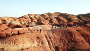 Iğdır'ın 'Gökkuşağı Tepeleri' turistlerin ilgi odağı Iğdır'ın 'Gökkuşağı Tepeleri' turistlerin ilgi odağı