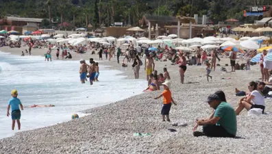 Ölüdeniz’de plajlarda sezon hareketliliği başladı