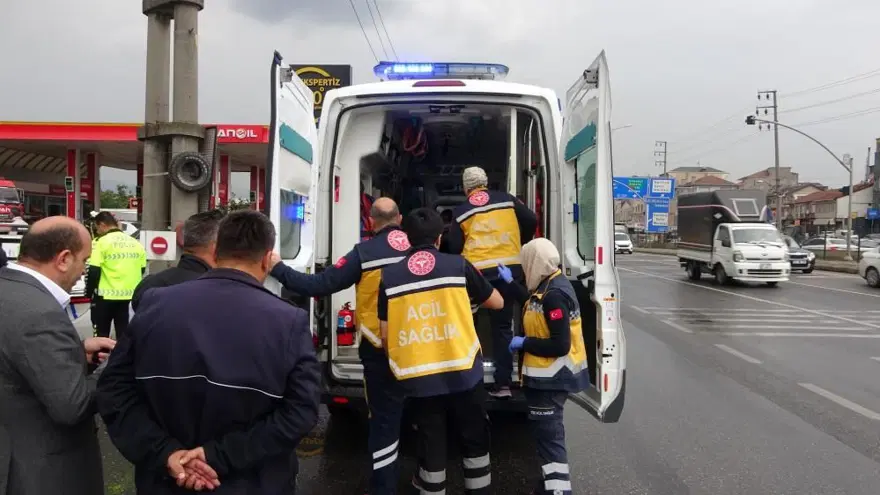 D-100’deTIR, belediye otobüsüne çarptı: 9 yaralı 1