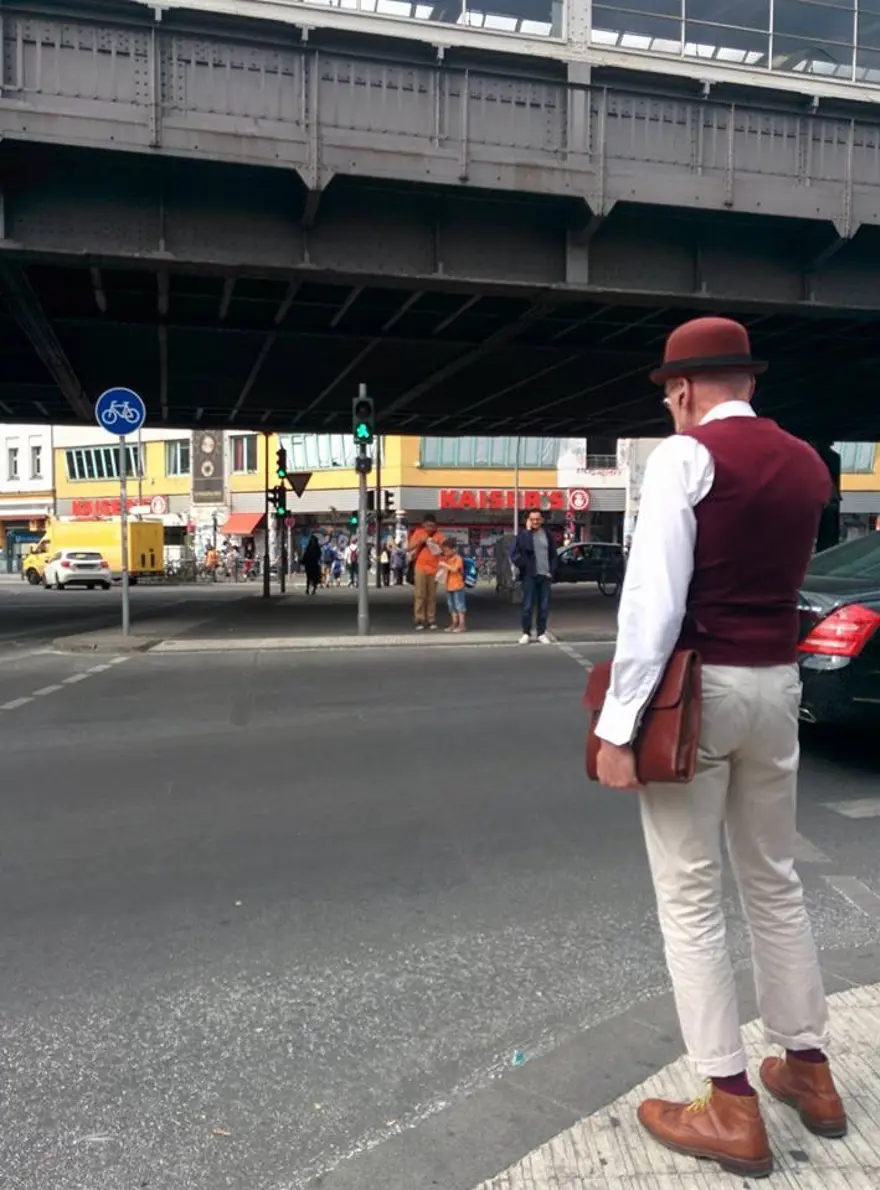 Tarzıyla gençlere taş çıkartıyor 2