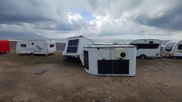 Hatay'da caddeleri su bastı: Sahildeki karavanlar devrildi