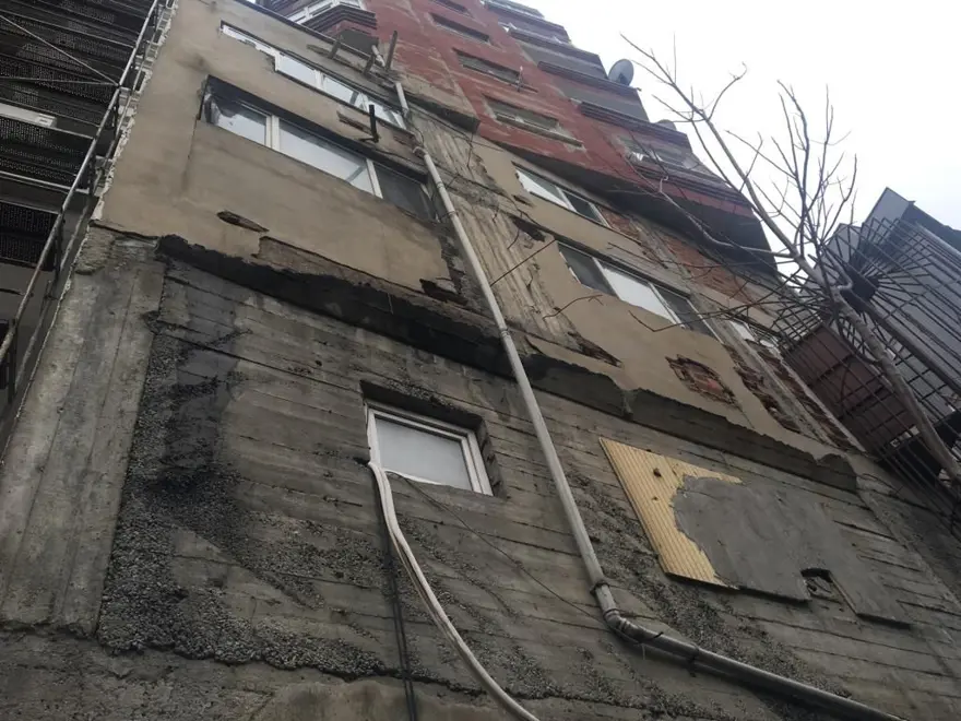 Bağcılar'da göreni şaşkına çeviren bina 