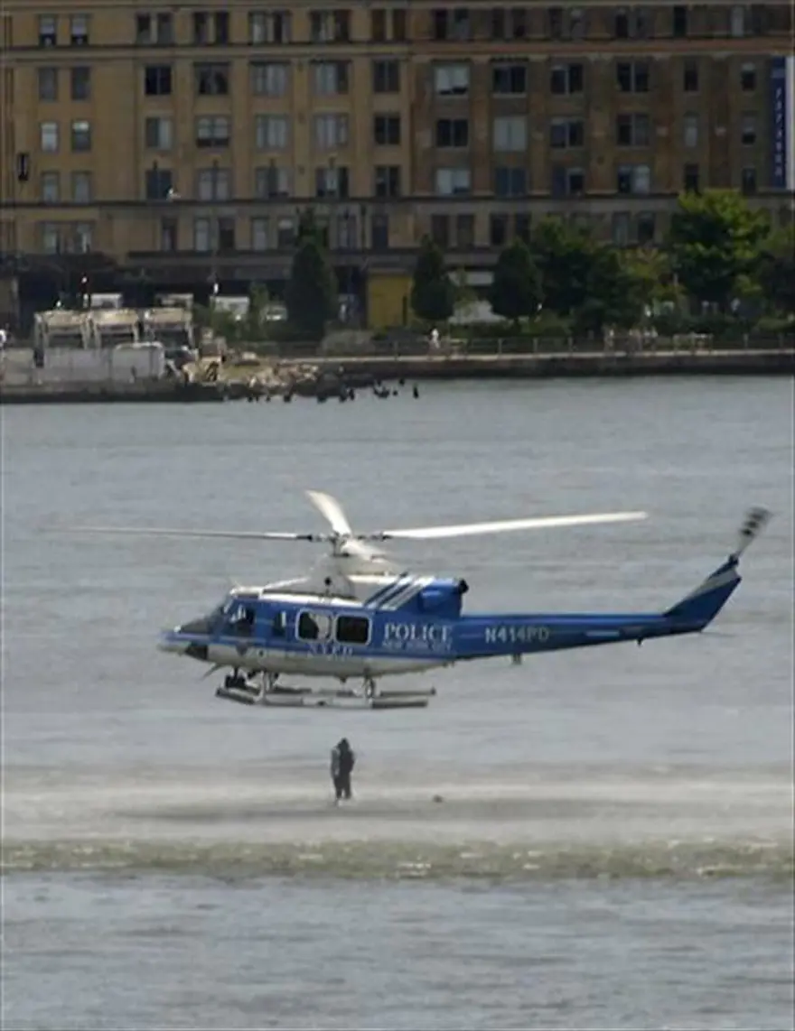 Uçak ile helikopter çarpıştı 17