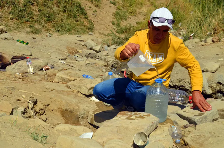 'Şifalı' sanılan pis suyu içmek için Türkiye'nin dört bir yanından Muş'a geliyorlar 7