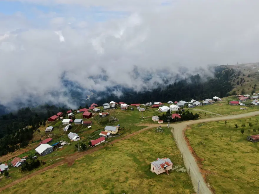 Sis altındaki Batı Karadeniz yaylaları sonbaharda da ziyaretçilerini ağırlıyor 