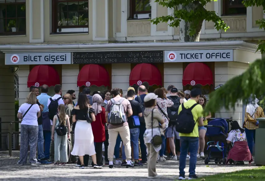 Dolmabahçe Sarayı'nın kullanıma açılışının 167'nci yılı 2