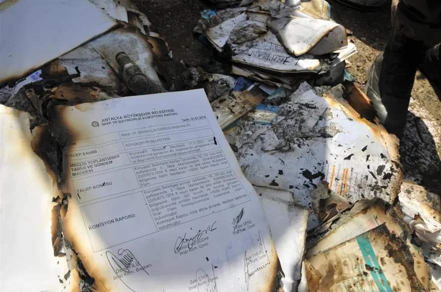 Antalya'da 'evraklar yakıldı' iddiası 7