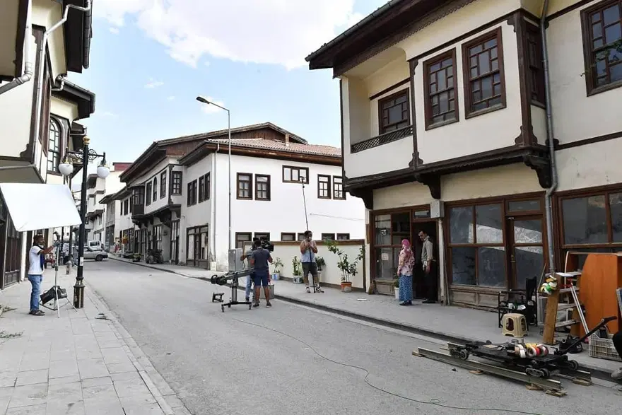 Hayatını kaybeden oyuncu Halil Kumova’nın corona virüs testi pozitif çıktı 6
