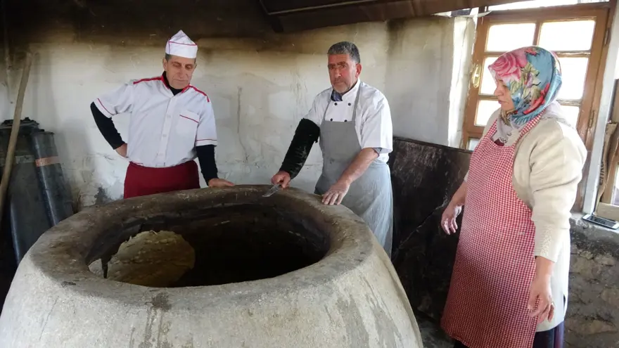 Hem geçimini sağlıyor hem de geleneği sürdürüyor: Ülkenin dört bir yanına gönderiyorlar 1