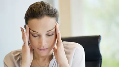 Baş ağrısına ne iyi gelir, nasıl geçer? Başın tepe kısmında ağrı nedenleri