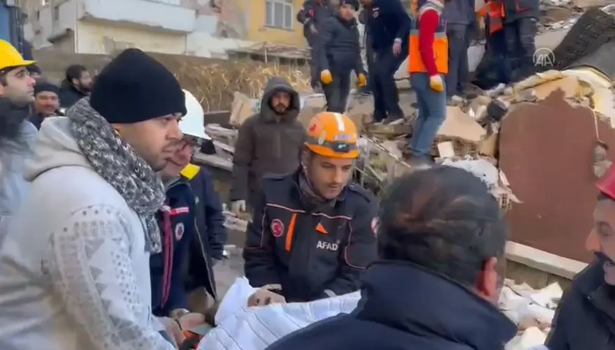 88 YAŞINDAKİ KADIN 62 SAAT SONRA KURTARILDI 33