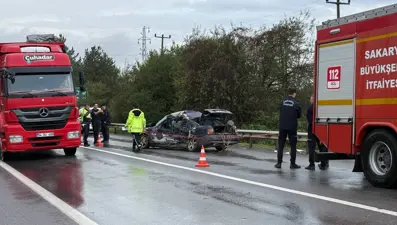 Sakarya'da otobüs ile otomobil çarpıştı: Ölü ve yaralılar var
