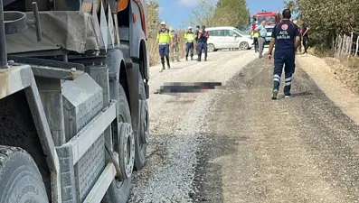 İşitme engelli adam kamyonun altında kaldı