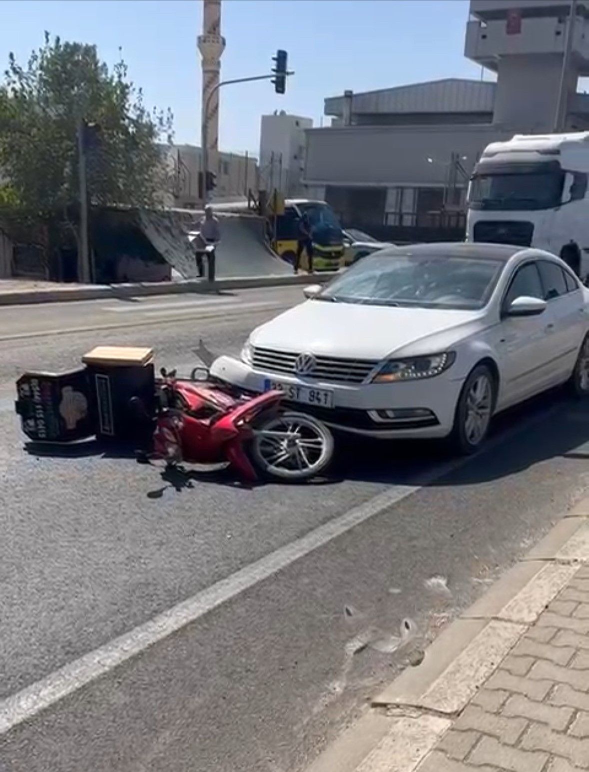 Mardin'de otomobil ile motosiklet çarpıştı: 1 yaralı