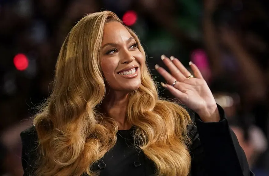 ABD seçimlerinde yıldızlar geçidi: Beyonce, Harris mitinginde 6
