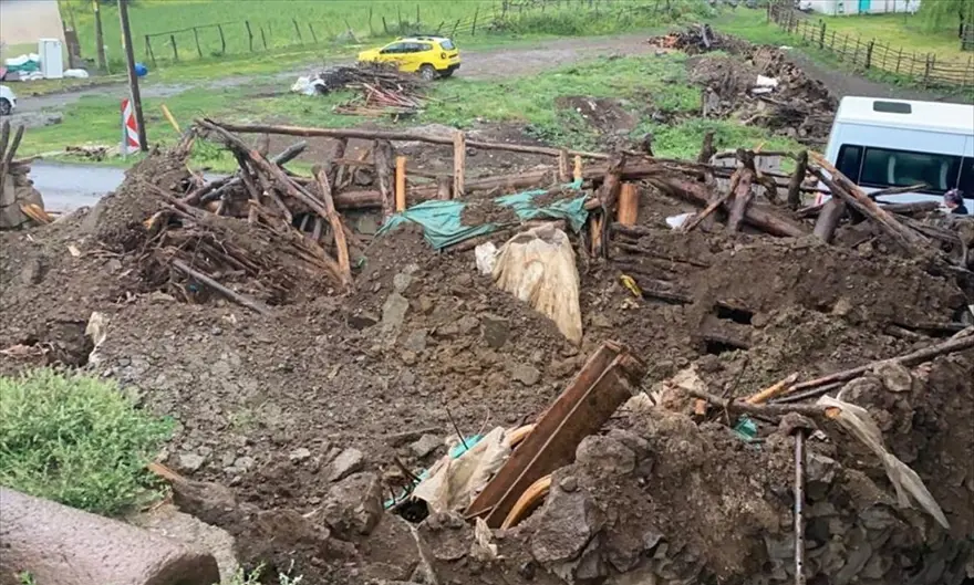 Bingöl'de 5,7 büyüklüğünde deprem: Bir şehit, 18 yaralı 