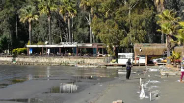 Muğla Akyaka'da deniz suyu 50 metre çekildi