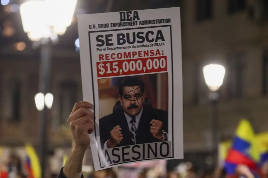 Venezuela'da "hileli" seçim tartışması: Yüzlerce göçmen sokaklarda toplandı 8 Venezuela'da "hileli" seçim tartışması: Yüzlerce göçmen sokaklarda toplandı 8