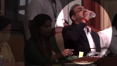 El dezenfektanını su zannederek içti