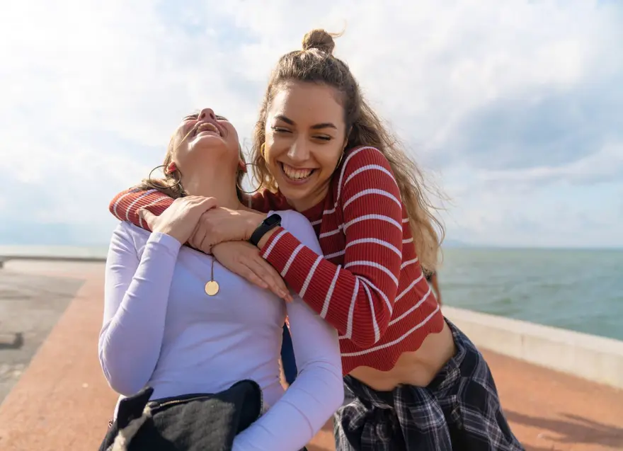 2- ARKANIZDADIRLAR 1