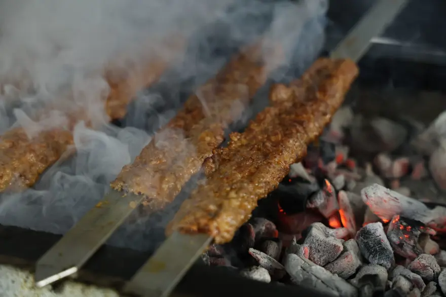 Gökyüzü, kebap dumanlarıyla kaplandı: "Bu festivalin dünyada eşi, benzeri yok" 4 Gökyüzü, kebap dumanlarıyla kaplandı: "Bu festivalin dünyada eşi, benzeri yok" 4