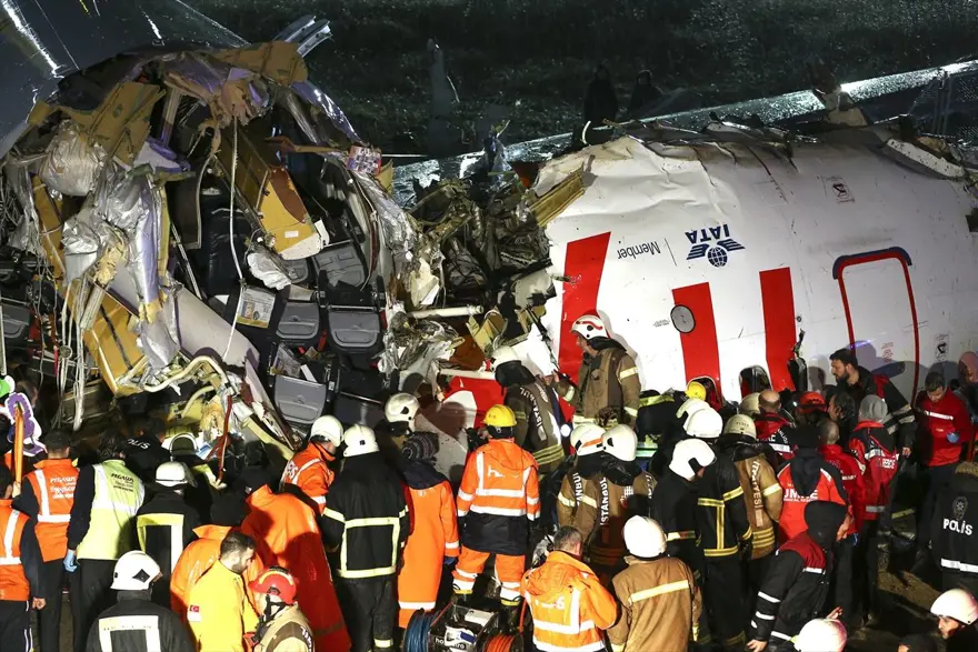 Sabiha Gökçen'de pistten çıkan uçaktan ilk görüntüler 36