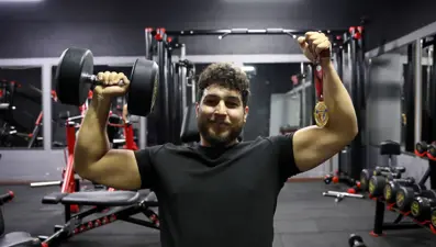 Doktorların "yürüyemezsin" dediği Tarık, halterde Türkiye şampiyonu oldu