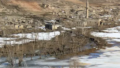 Barajdaki su seviyesi düştü: 16 yıl sonra tamamen ortaya çıktı