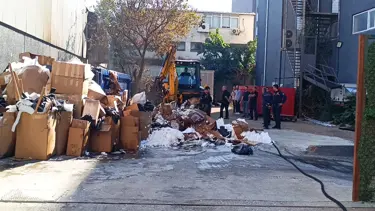 Ataşehir'de fabrika bahçesindeki yangın kontrol altında