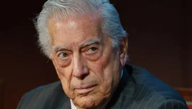 Nobel ödüllü yazar Mario Vargas Llosa hayatını kaybetti