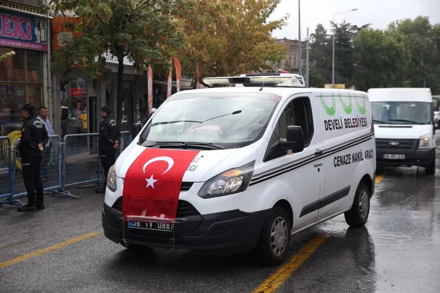 Ankara’dasaldırı girişiminde bulunan teröristlerin katlettiği şehit veteriner teknikeri defnedildi 4 Ankara’dasaldırı girişiminde bulunan teröristlerin katlettiği şehit veteriner teknikeri defnedildi 4