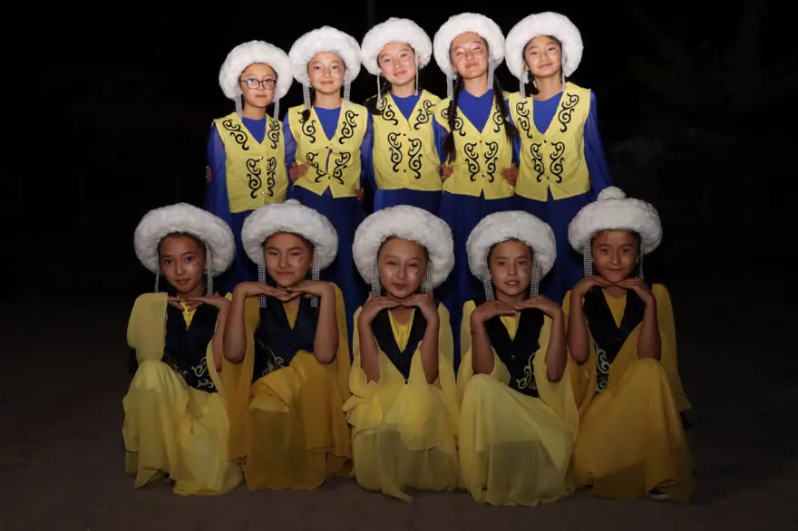 Van'daki Kırgız Türkleri ülkelerinin 31. bağımsızlık yıl dönümünü kutladı 2 Van'daki Kırgız Türkleri ülkelerinin 31. bağımsızlık yıl dönümünü kutladı 2